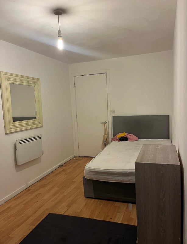 Room Great West Road in Greater London