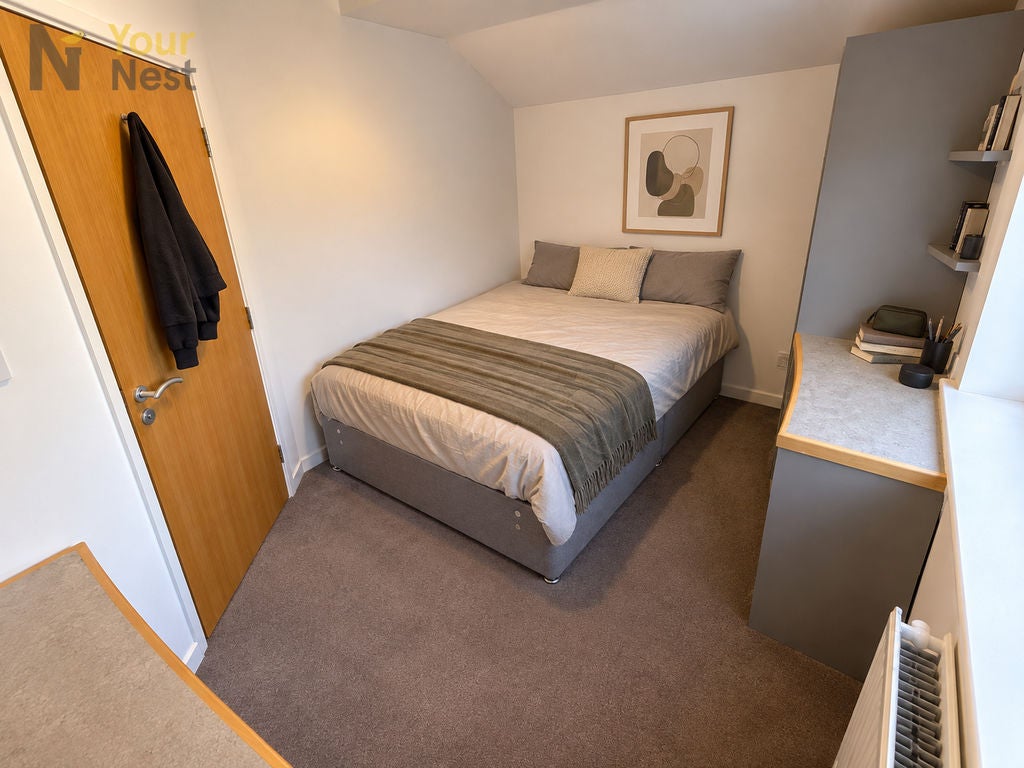 Flat Derwentwater Terrace in Leeds