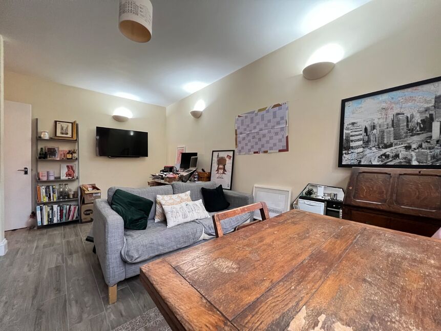Flat Collyer Place in Greater London
