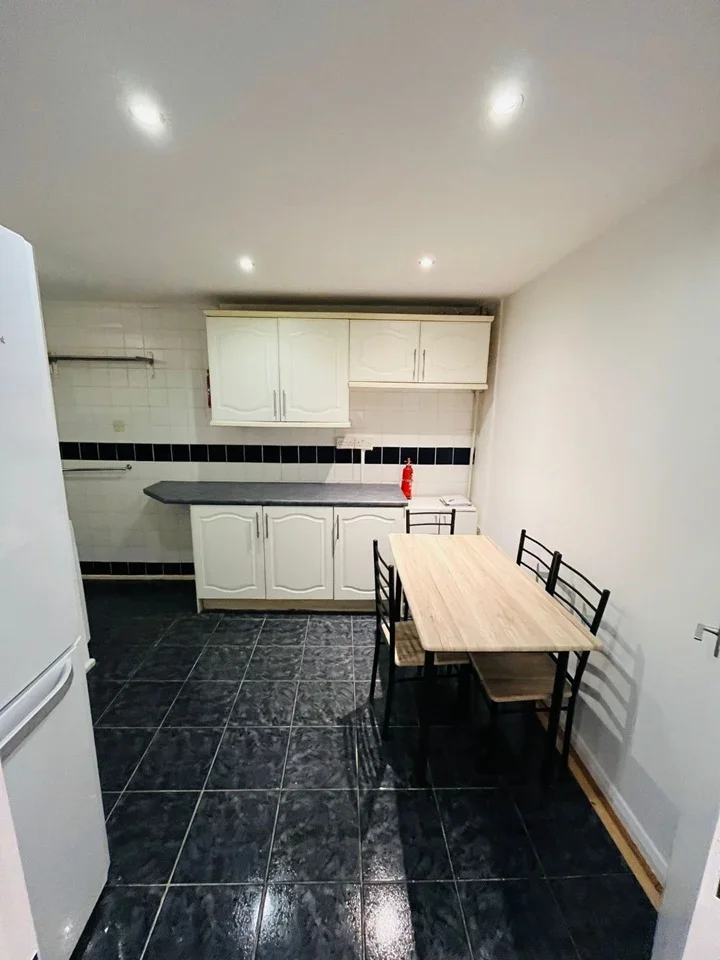 Room Penderyn Way in Greater London