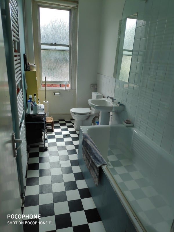 Room Ickburgh Road in Greater London