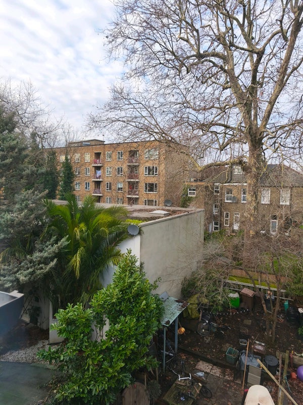 Room Ickburgh Road in Greater London