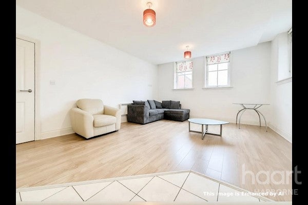 Flat Crocketts Lane in Sandwell