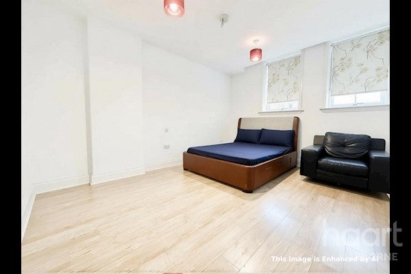 Flat Crocketts Lane in Sandwell