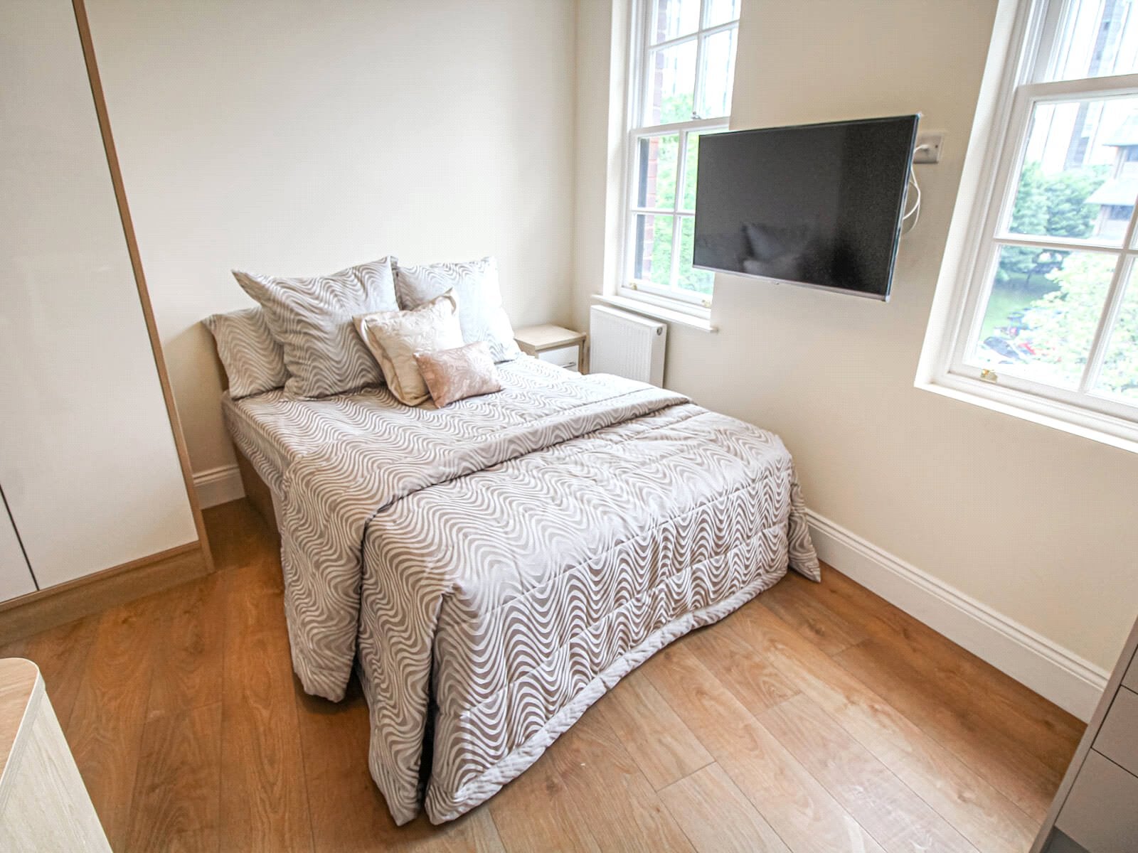 Flat Clarendon Road in Leeds