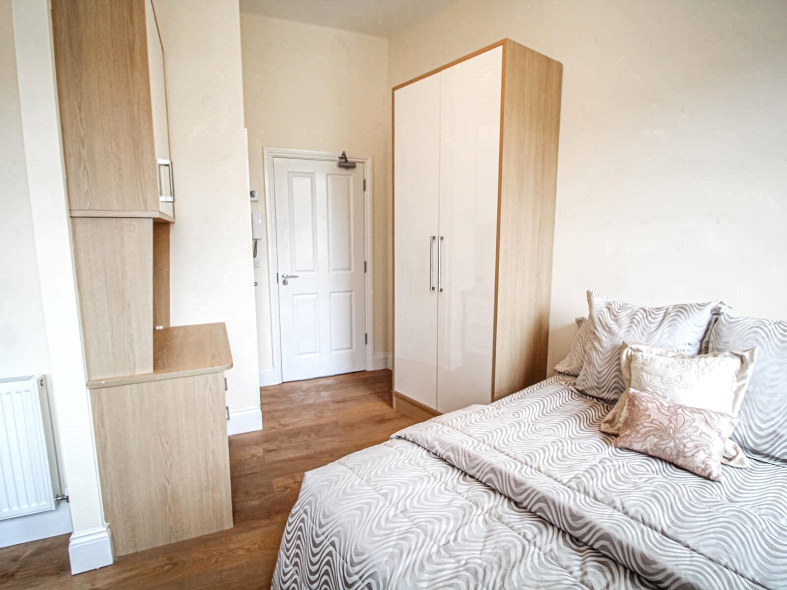Flat Clarendon Road in Leeds