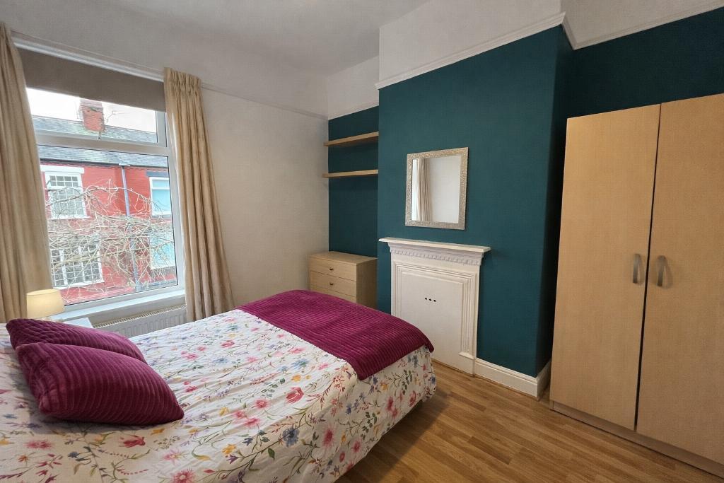 Room Braemar Road in Manchester
