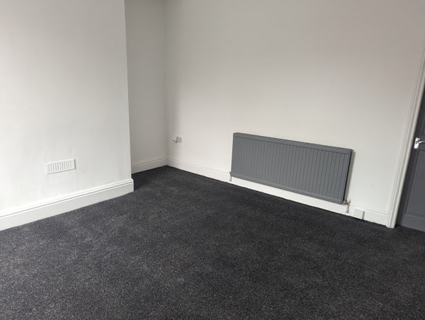 Flat Fern Street in Chadderton