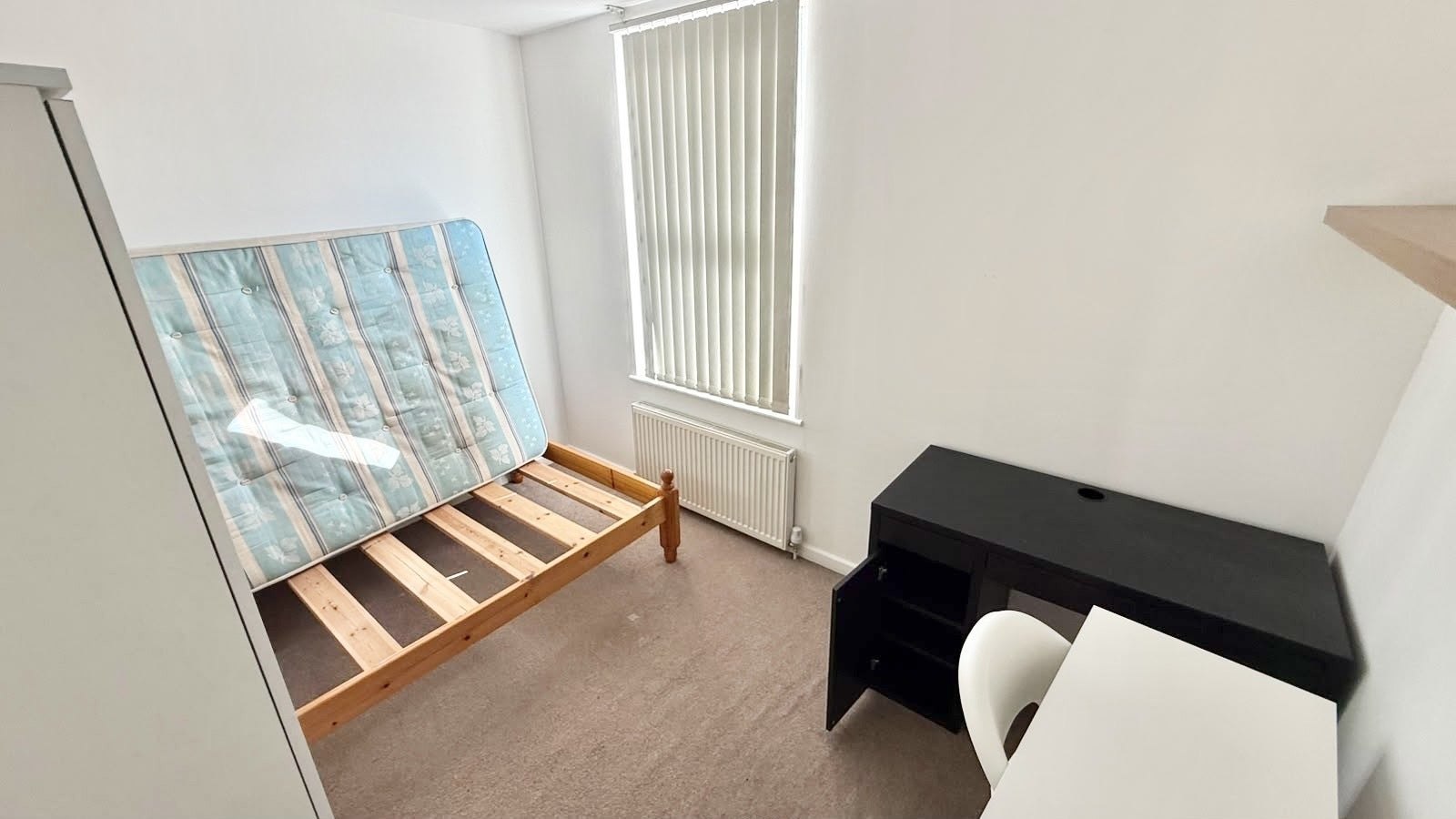 Room Heeley Road in Birmingham