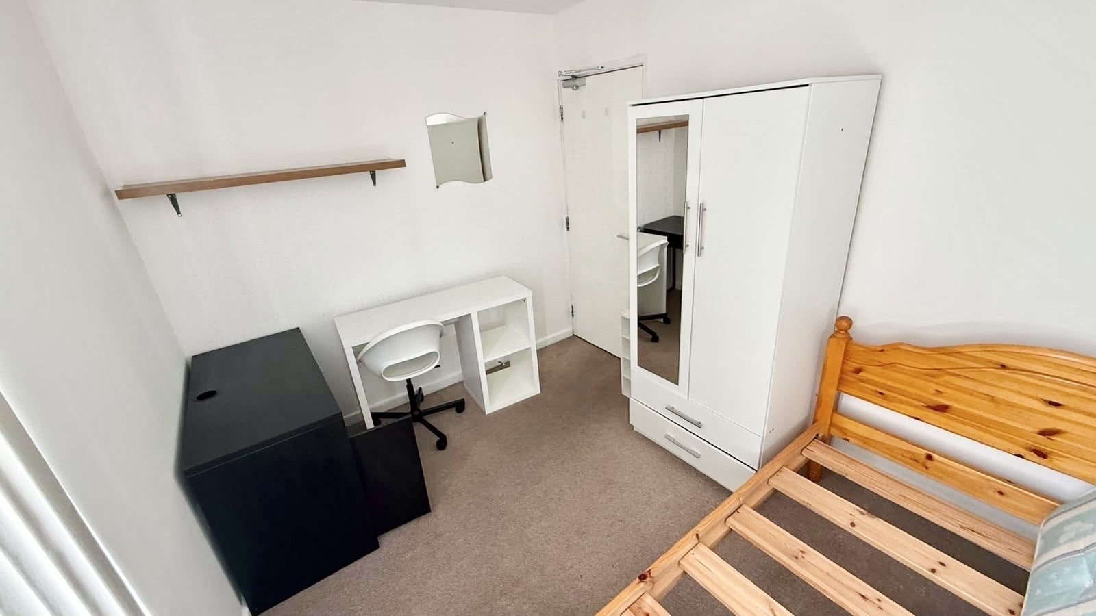 Room Heeley Road in Birmingham