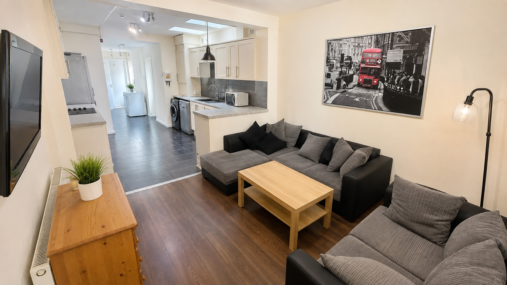 Room Heeley Road in Birmingham