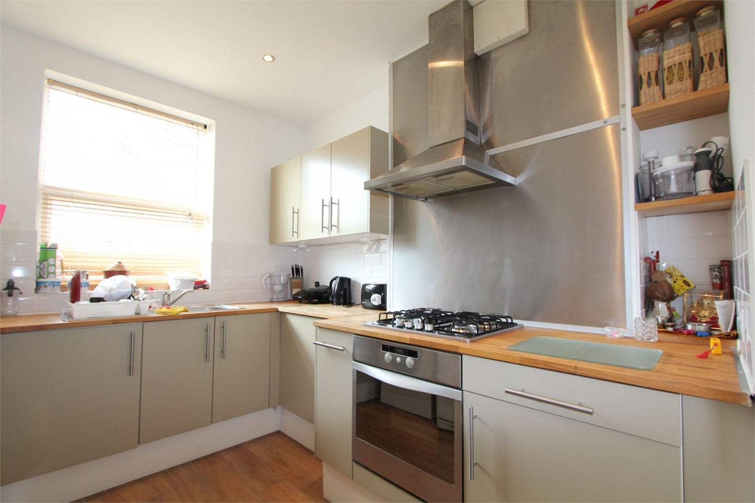 Flat Wellesley Road in Greater London