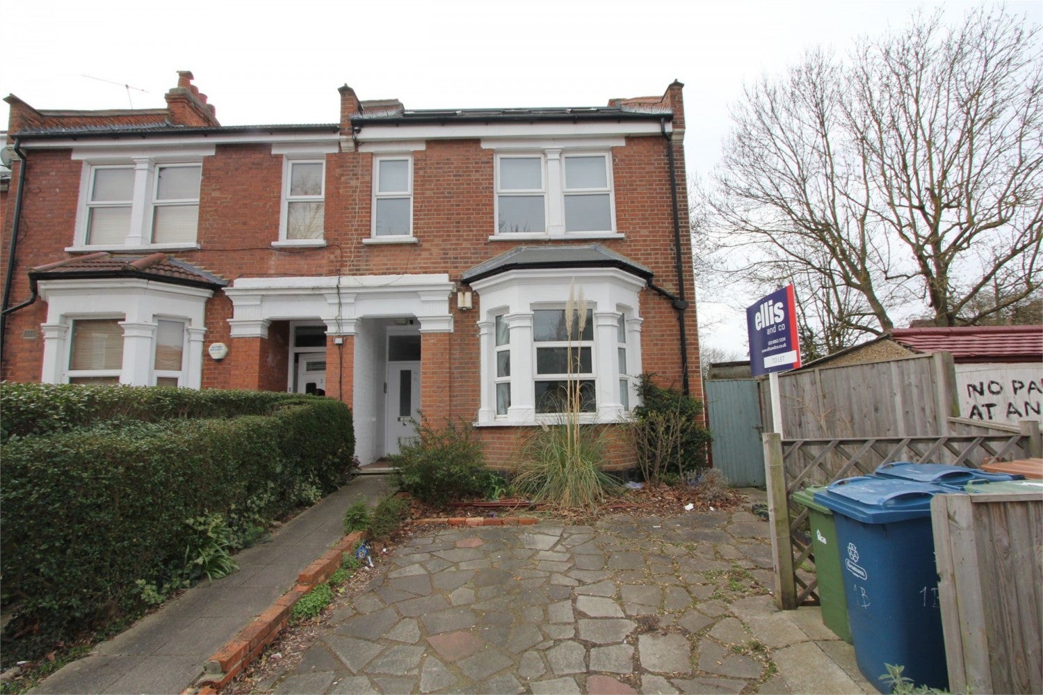 Flat Wellesley Road in Greater London