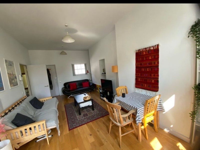 Room Cannon Street Road in Greater London