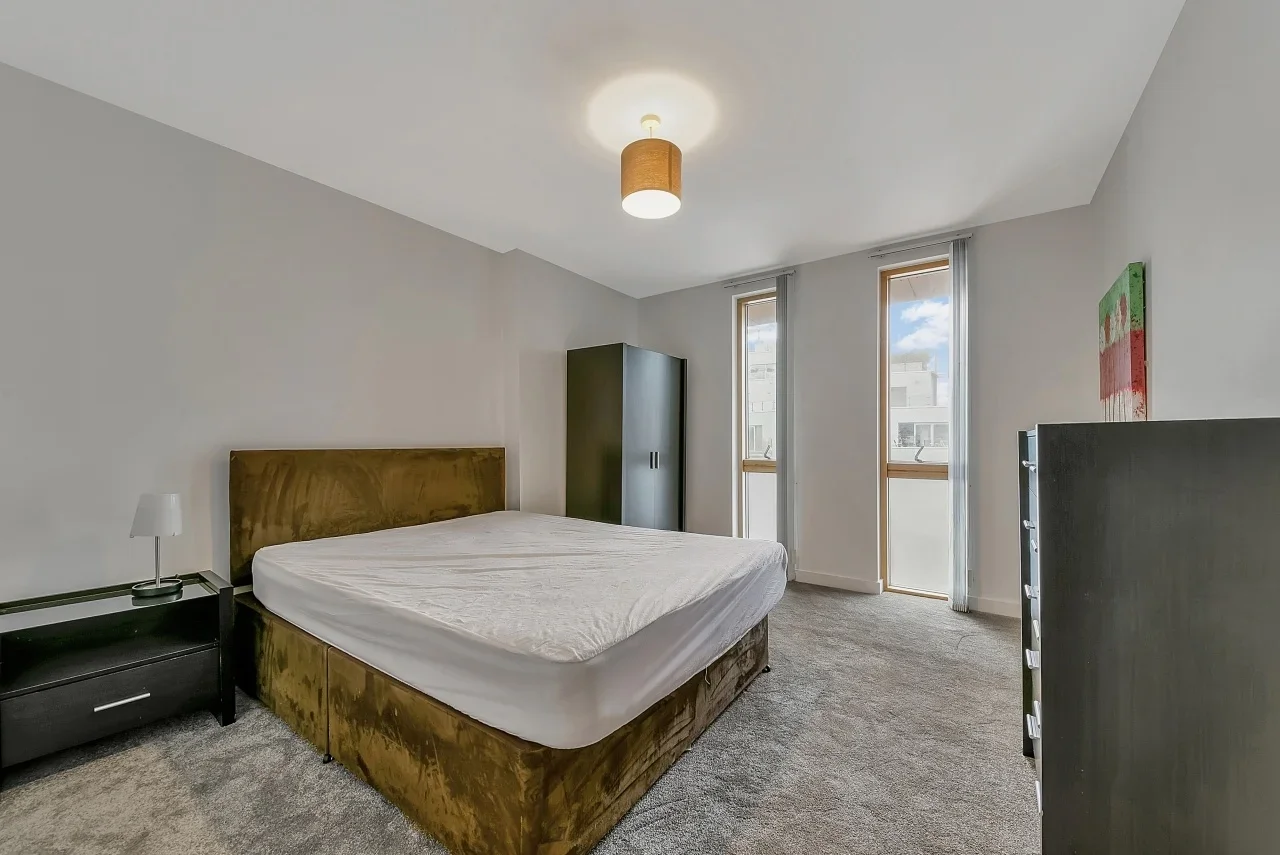 Flat Crampton Street in Greater London