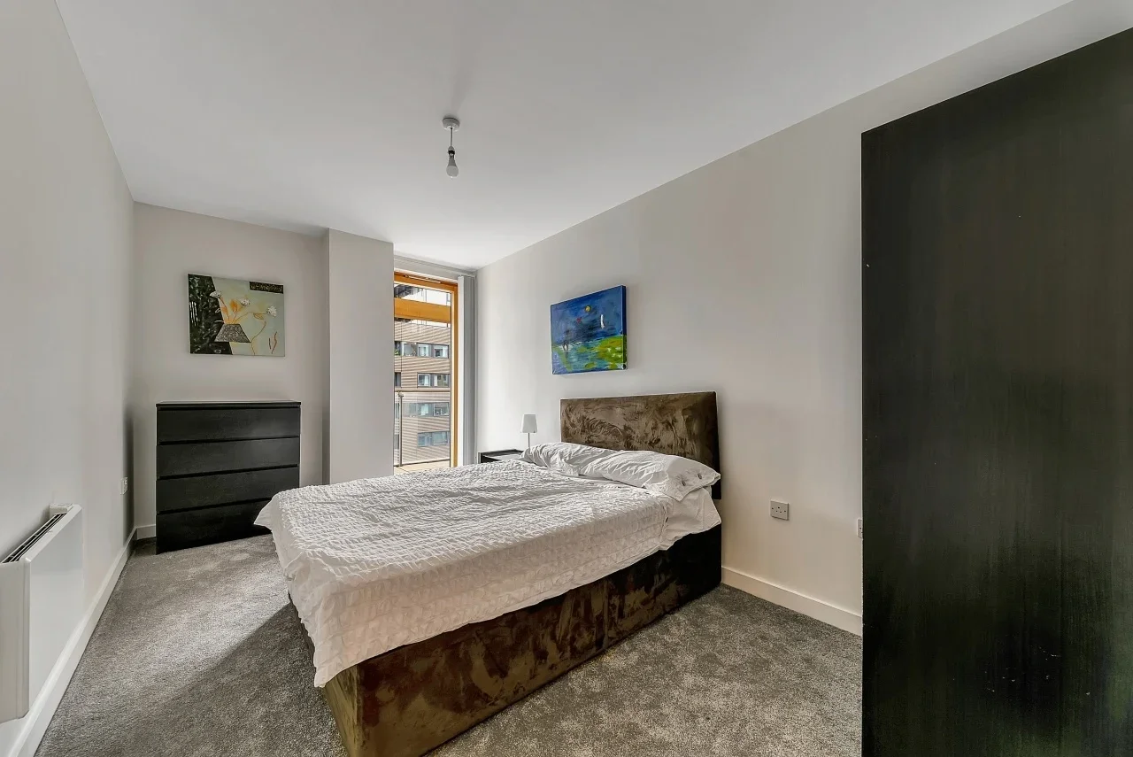 Flat Crampton Street in Greater London