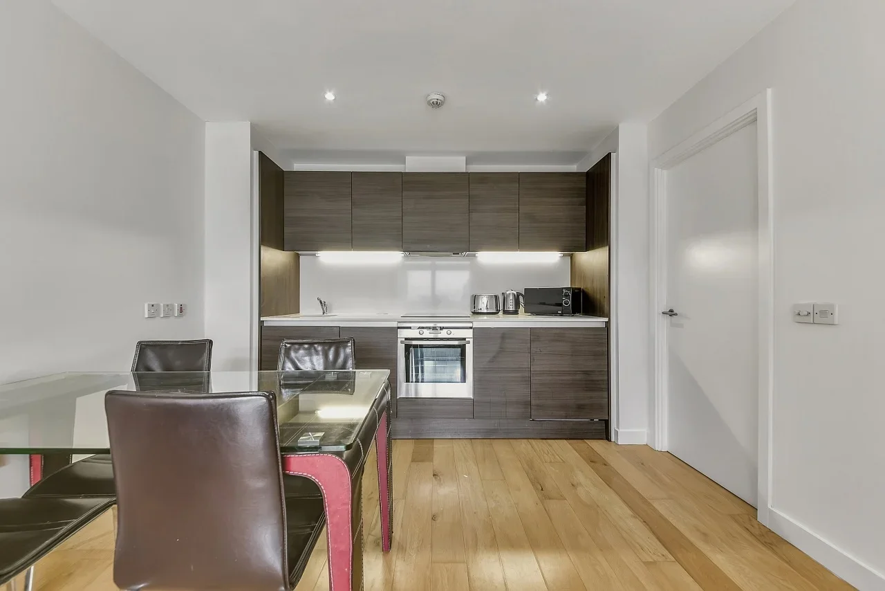 Flat Crampton Street in Greater London