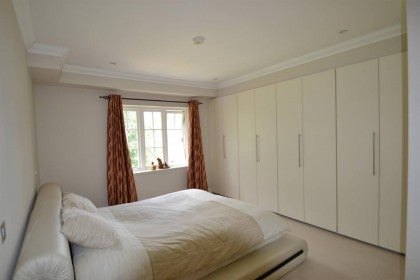 Flat Wall Hall Drive in Hertsmere