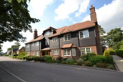 Flat Wall Hall Drive in Hertsmere