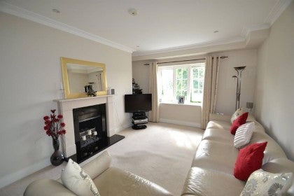 Flat Wall Hall Drive in Hertsmere