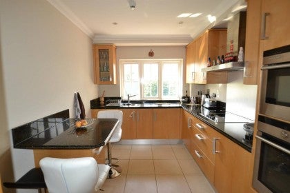 Flat Wall Hall Drive in Hertsmere