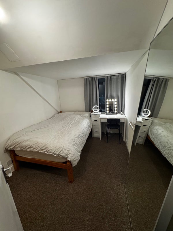 Room St Charles Square in Greater London