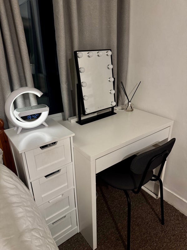 Room St Charles Square in Greater London