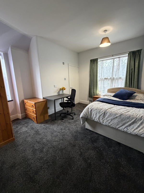 Room Sydney Street in Newcastle-under-Lyme