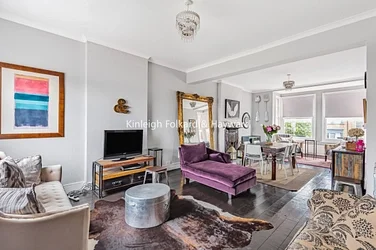 Flat Gondar Gardens in Greater London