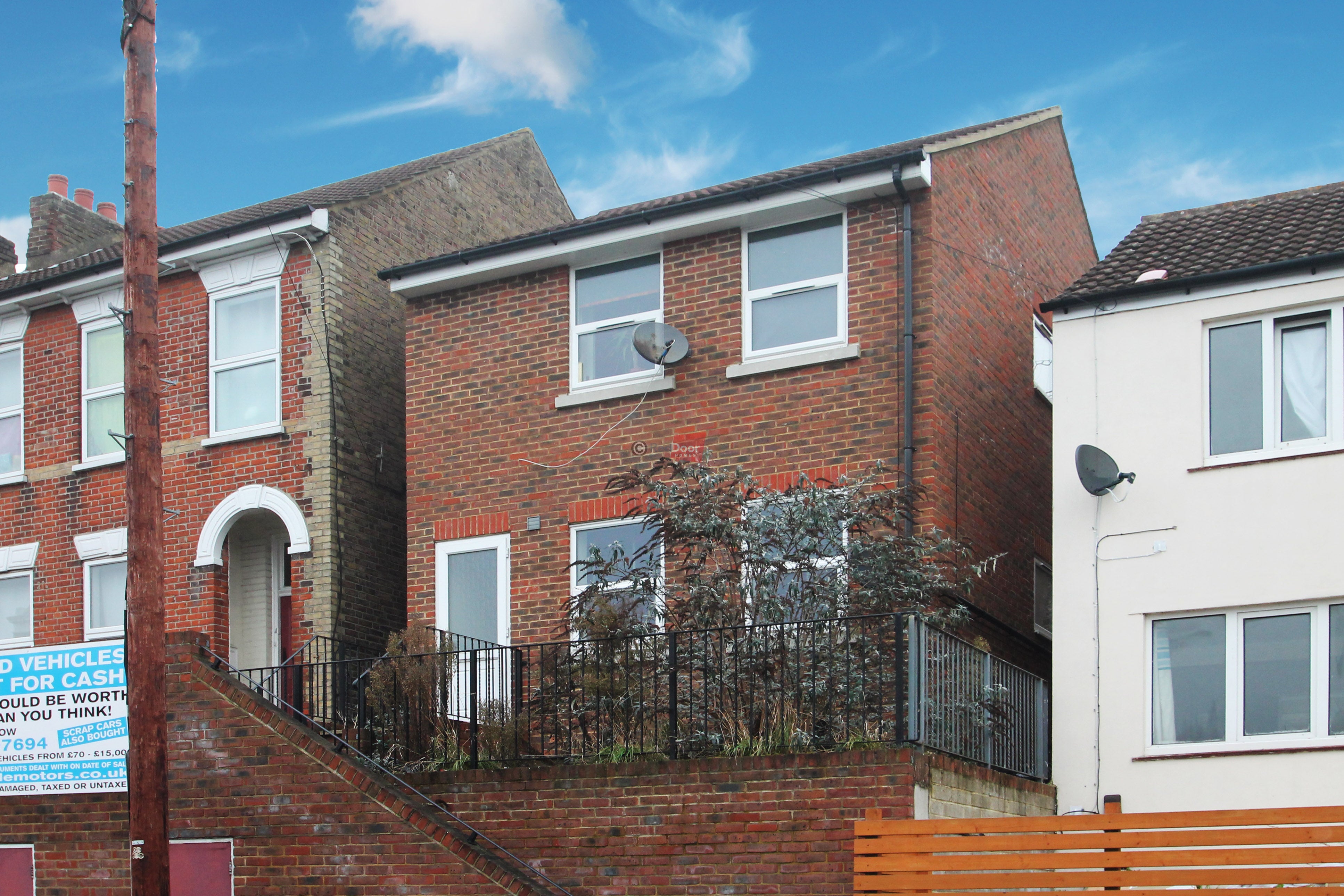 Flat Luton Road in Chatham