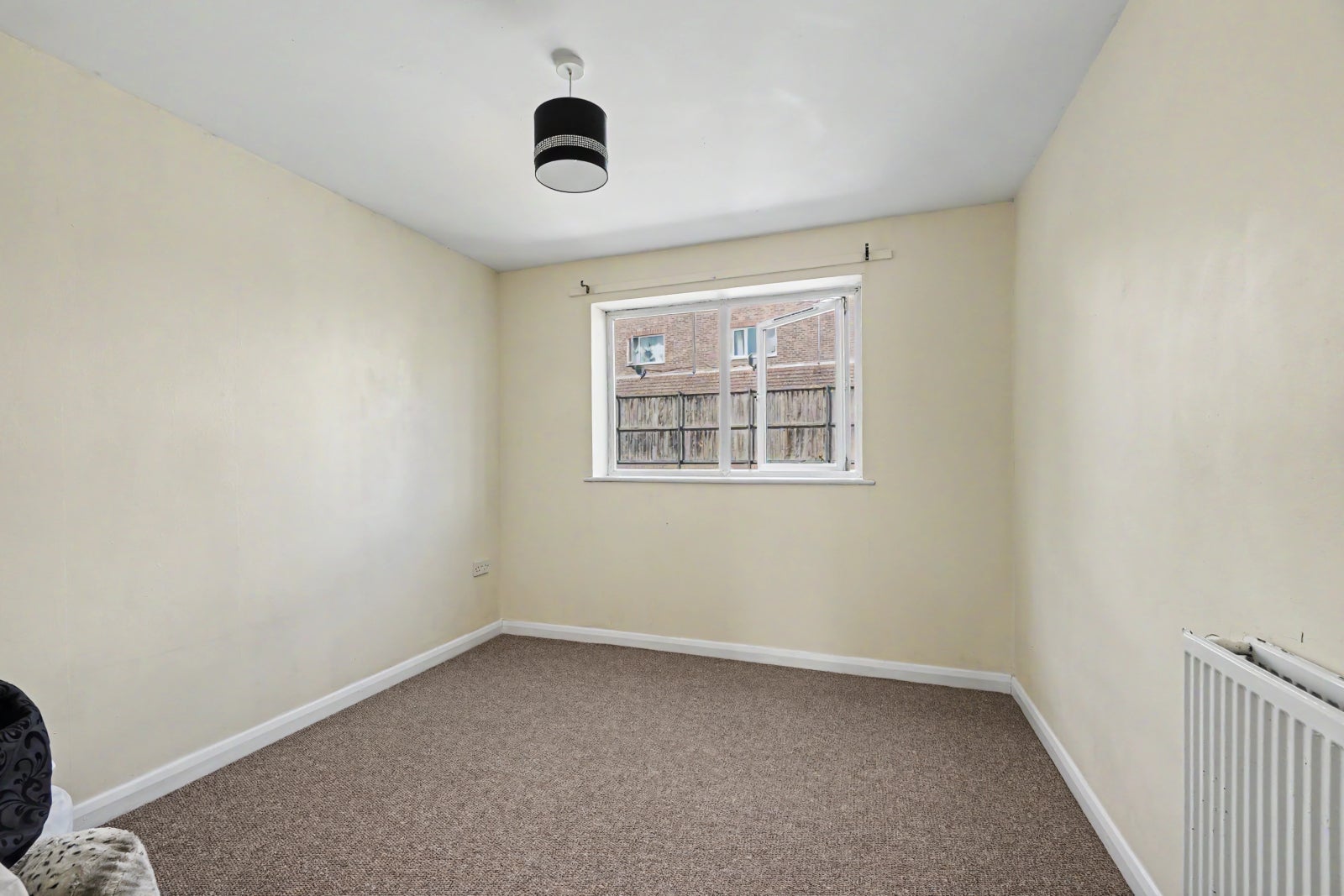 Flat Luton Road in Chatham