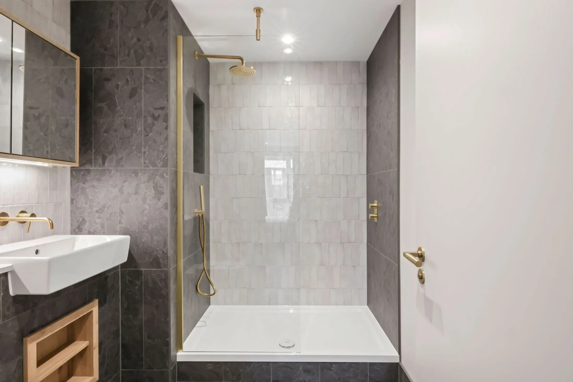 Flat Caversham Road in Greater London