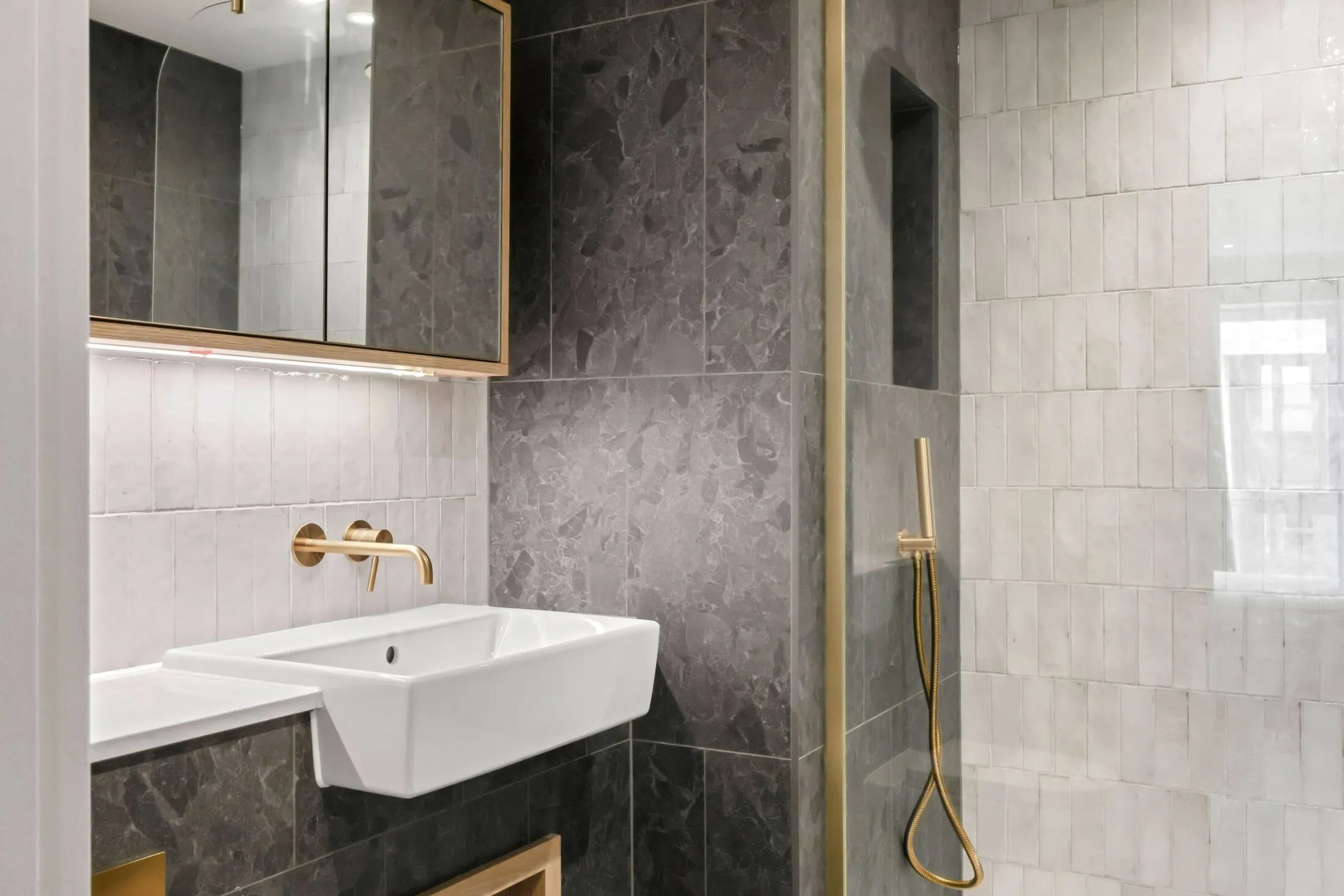 Flat Caversham Road in Greater London