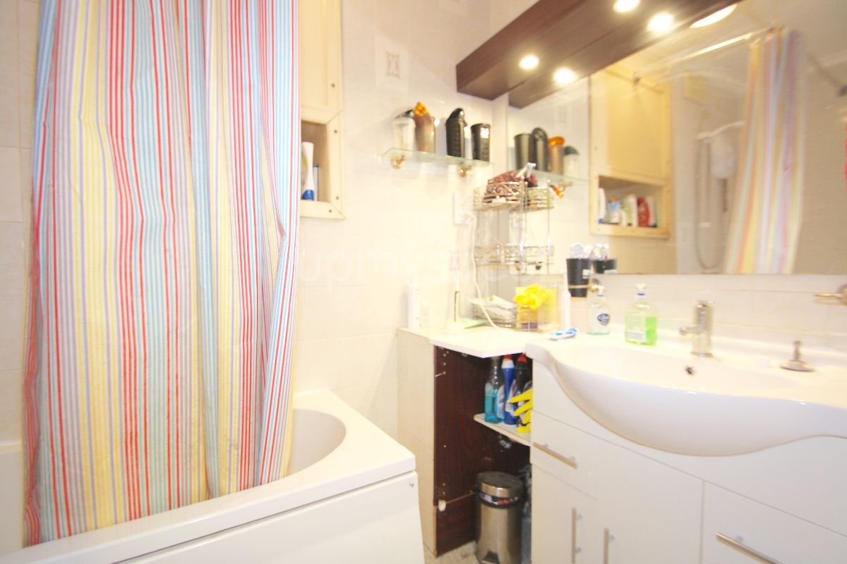 Room Stanhope Street in Greater London