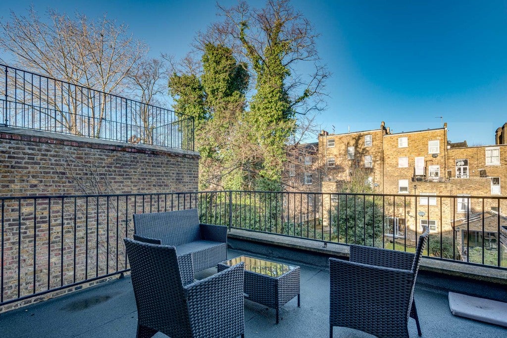 Flat Iverson Road in Greater London
