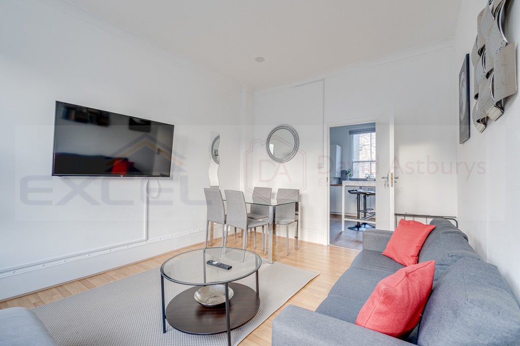 Flat Iverson Road in Greater London