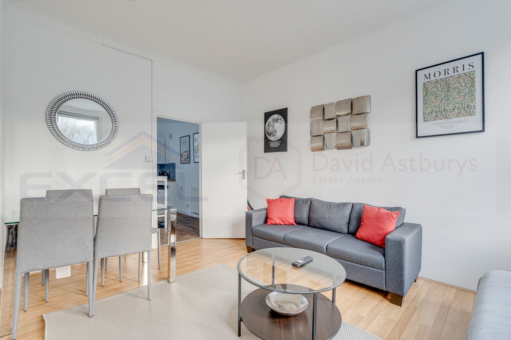 Flat Iverson Road in Greater London