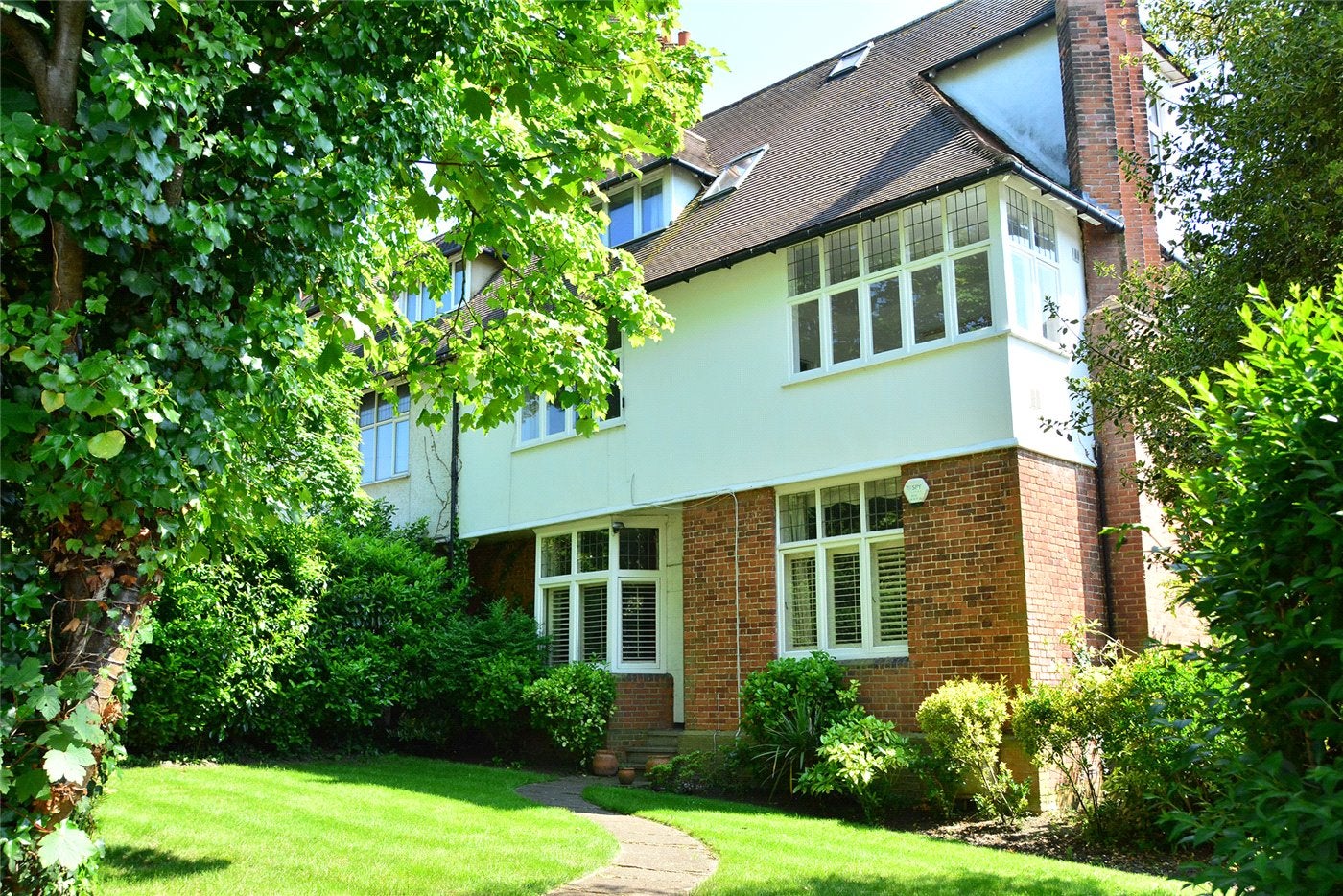 Flat Page Heath Lane in Greater London