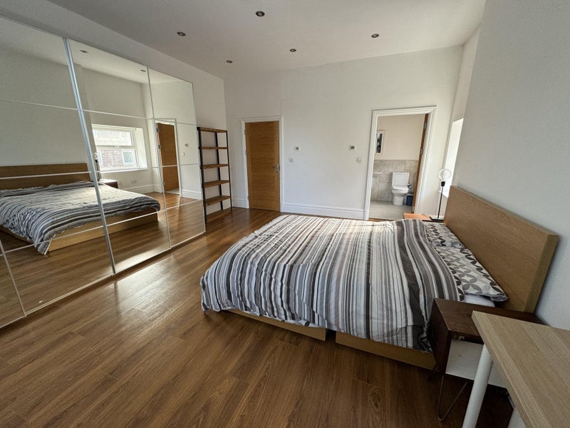 Room William Lunt Gardens in Manchester