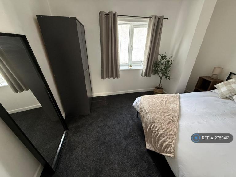 Room Newton Road in Warrington