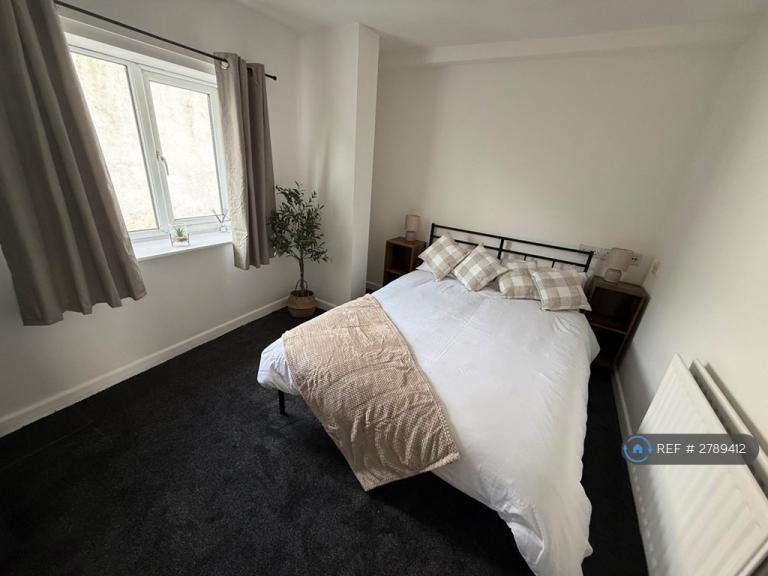 Room Newton Road in Warrington