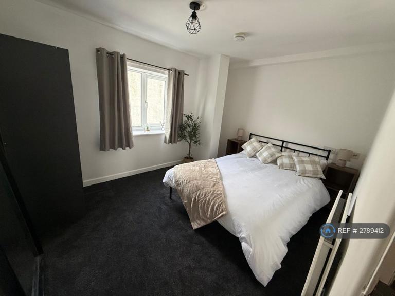 Room Newton Road in Warrington
