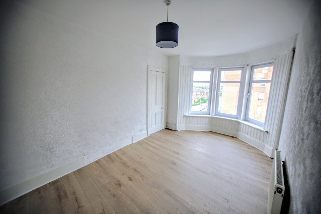 Flat Bearsden Road in Glasgow