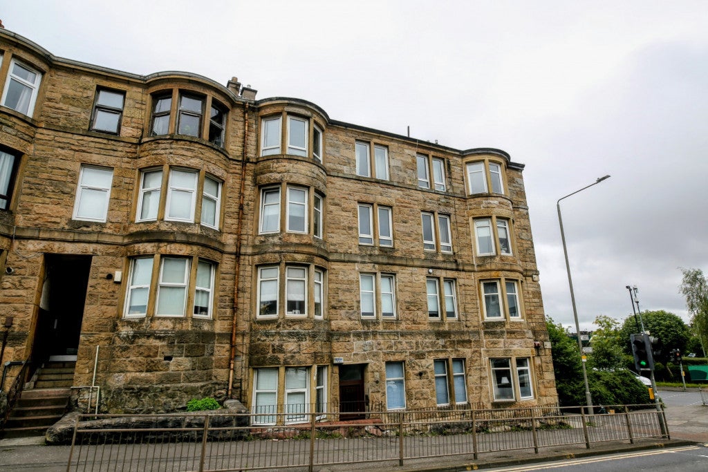 Flat Bearsden Road in Glasgow