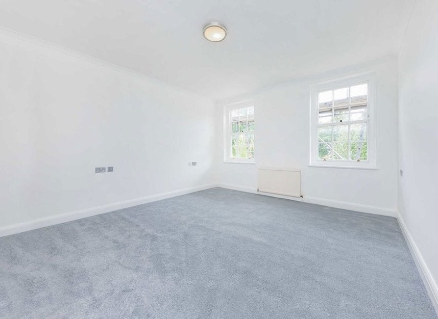 Flat Neurath Path in Greater London