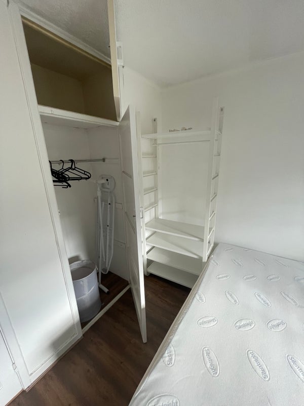 Room New North Road in Greater London