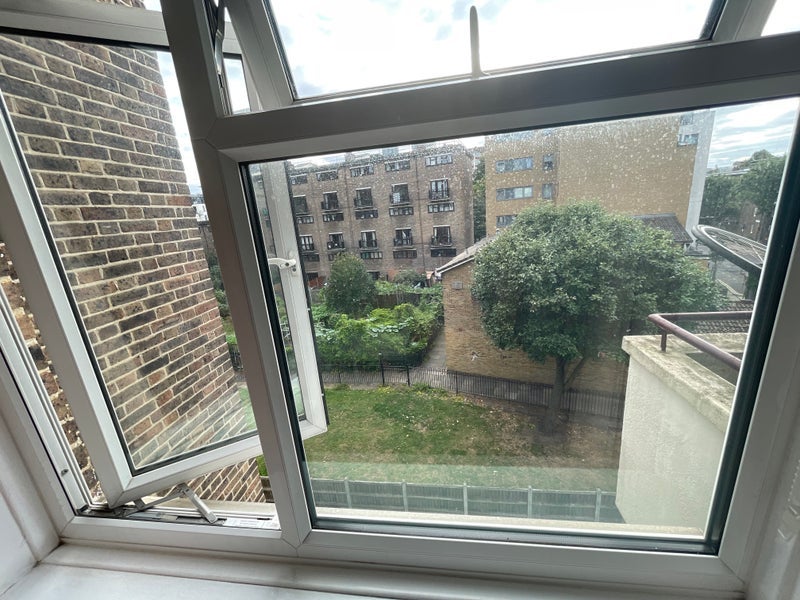 Room New North Road in Greater London