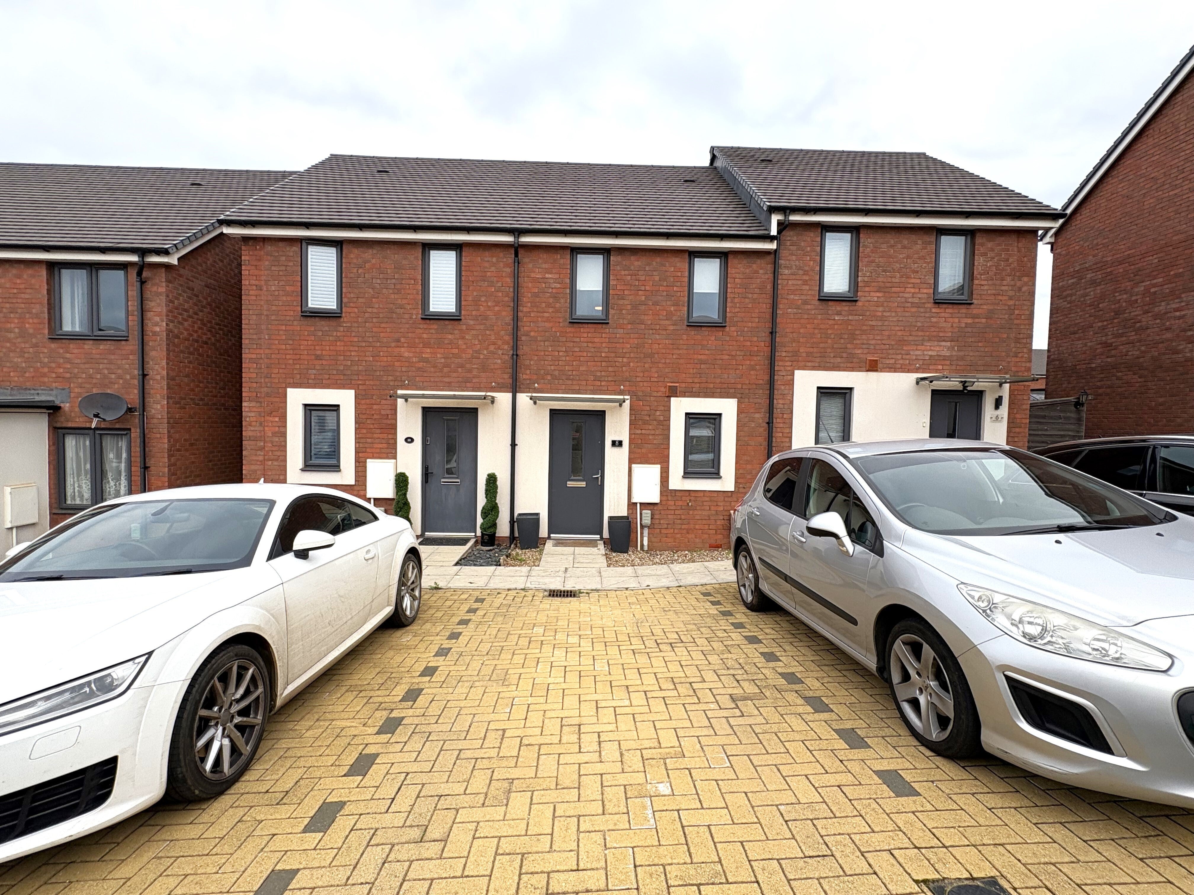 House Littleworth Close in Exeter