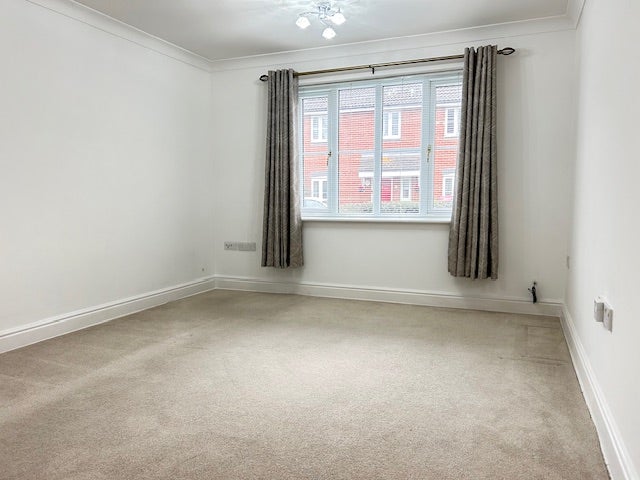 Flat Covesfield in Gravesham