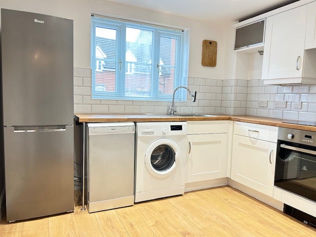 Flat Covesfield in Gravesham